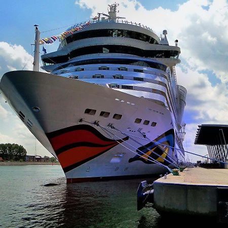 Apartamento Ferienhaus Am Yachthafen, Moewe Rostock Exterior foto